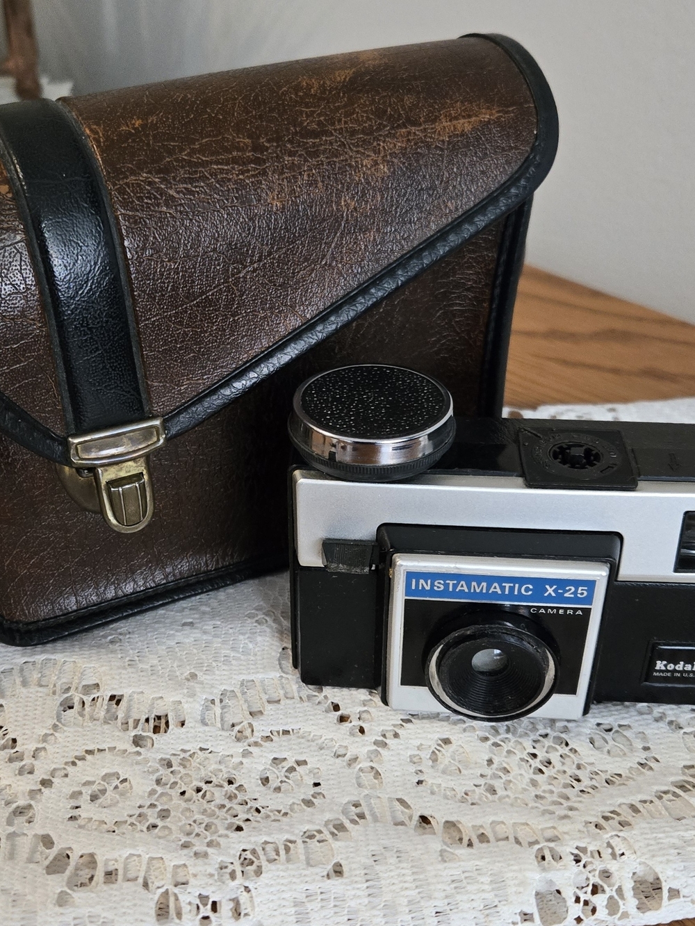 Kodak Instamatic X-25 Camera with Brown Carry Case